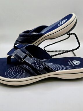 Clarks Cloudsteppers Women's Breeze Sea Thong Sandals. Size 7 Med